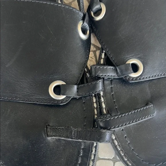 Michael Kors Black leather  Sandals with Sleek Design - Picture 7 of 13